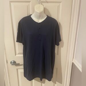 DKNY Men’s Dark Blue short sleeve top
